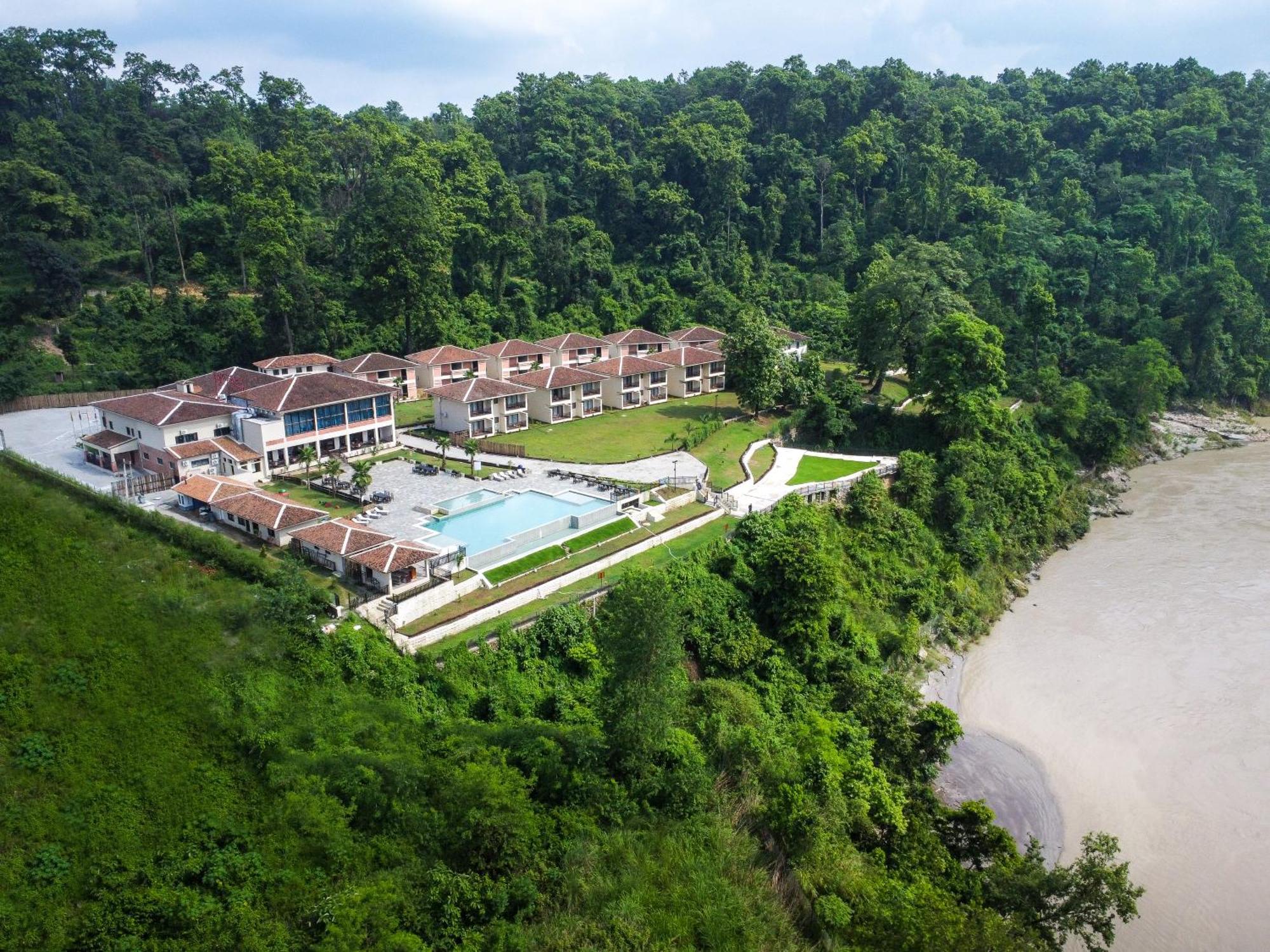 Regenta Resort & Spa By Riverside, شيتوان المظهر الخارجي الصورة
