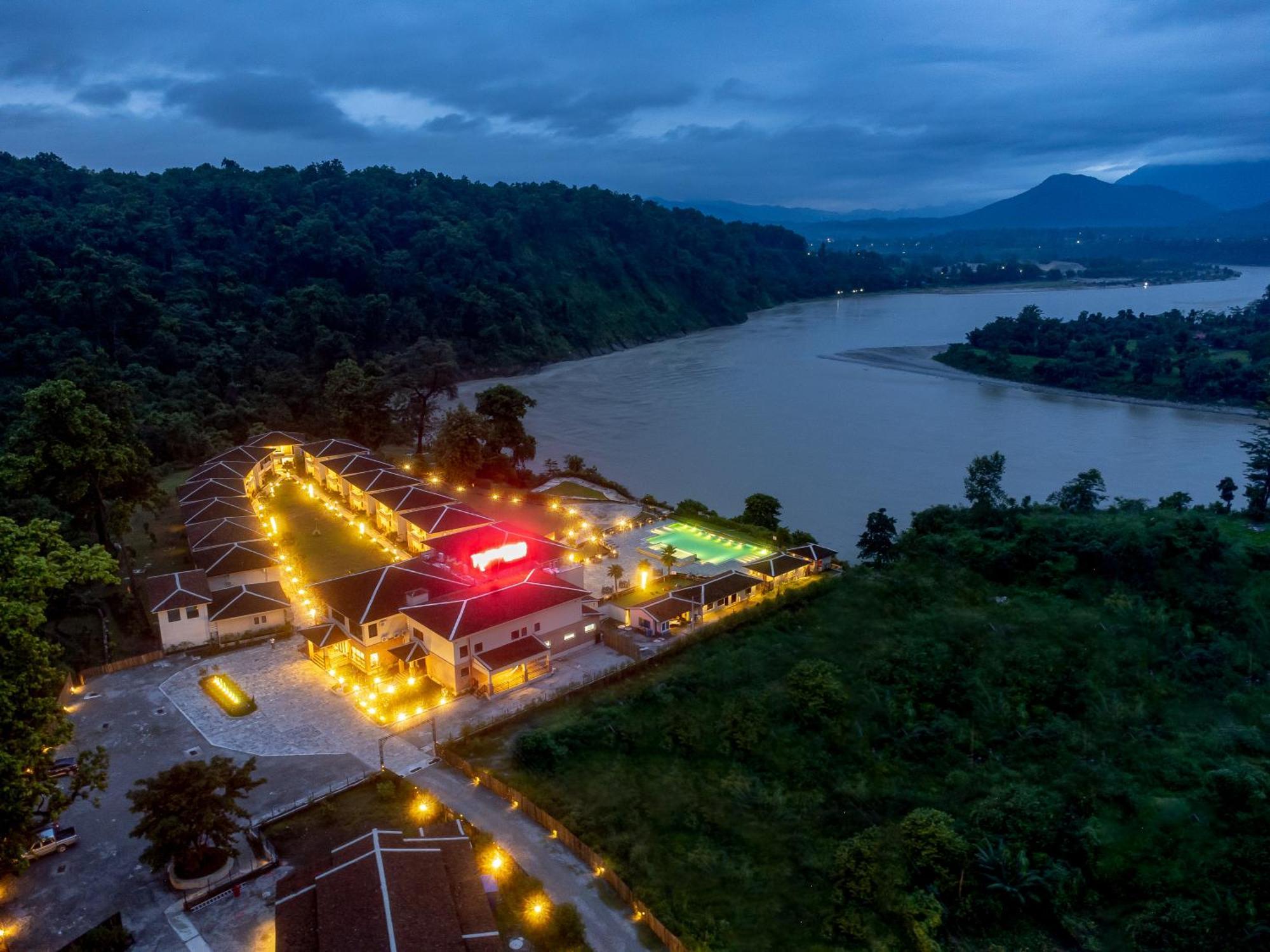 Regenta Resort & Spa By Riverside, شيتوان المظهر الخارجي الصورة